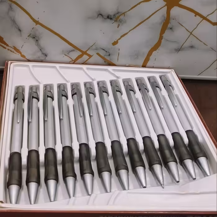 مداد اتود 5دهم رنگی مارک پارسیکار با نوک مخفی شونده جهت جلوگیری از شکستگی 
دارای نوک مخفی شونده برای جلوگیری از شکستگی 