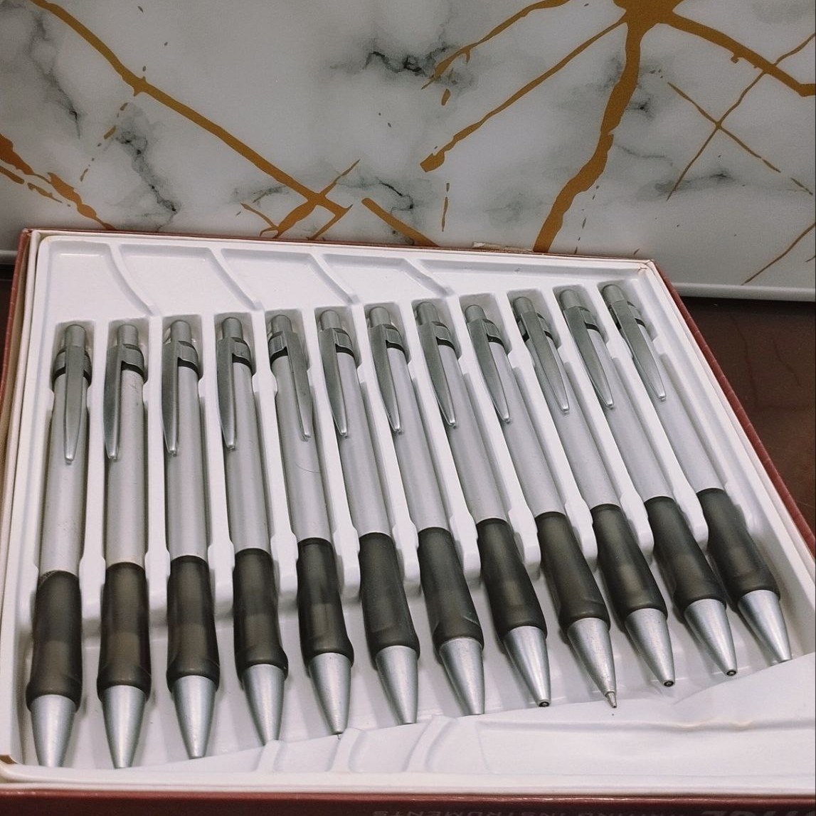 مداد اتود 5دهم رنگی مارک پارسیکار با نوک مخفی شونده جهت جلوگیری از شکستگی 
دارای نوک مخفی شونده برای جلوگیری از شکستگی 