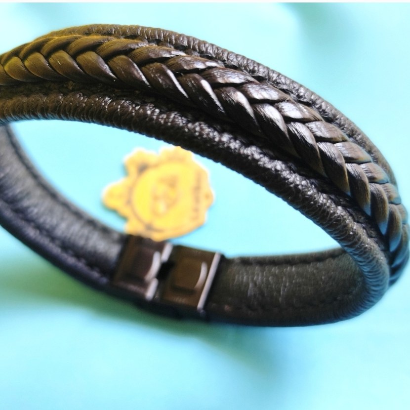 دستبند چرم طبیعی