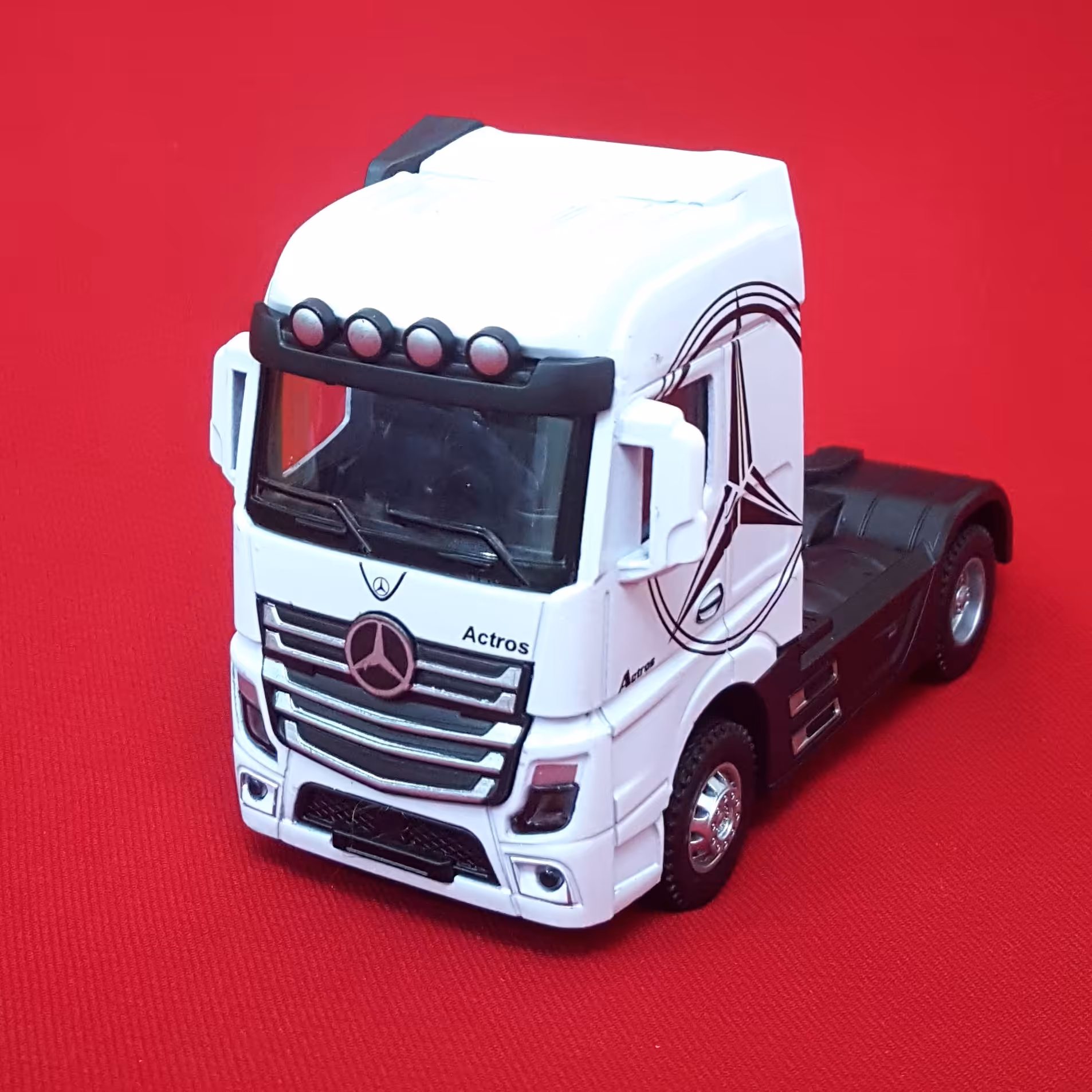 کامیون فلزی بنز موزیکال سفید