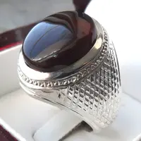 انگشتر  عقیق یمنی کبدی اصل طبیعی  اعلا با رکاب دستساز بسیار دقیق و پرکار با مهر ساخت و عیار