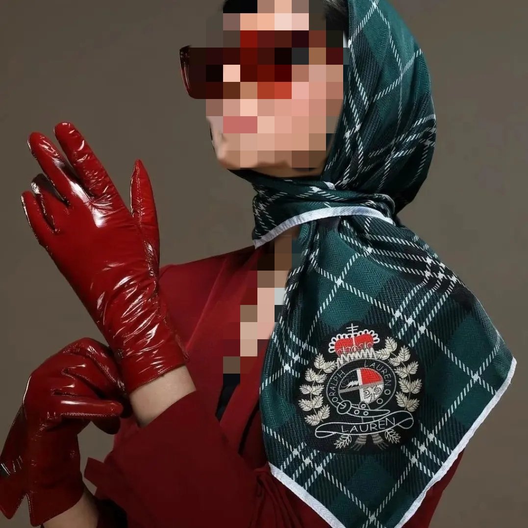 روسری مینی نخ نگینی زمینه سبز