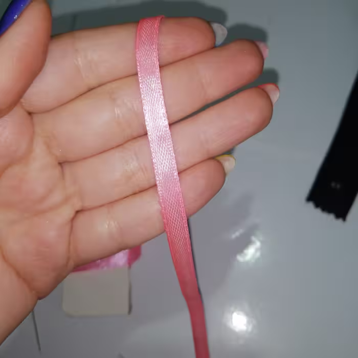 روبان ربان ساتنی   رنگ صورتی یک عرض نیم سانتی متر طول یک متر 