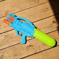 تفنگ آب پاش مخزن دار رنگ آبی سبز کد P/5981/A