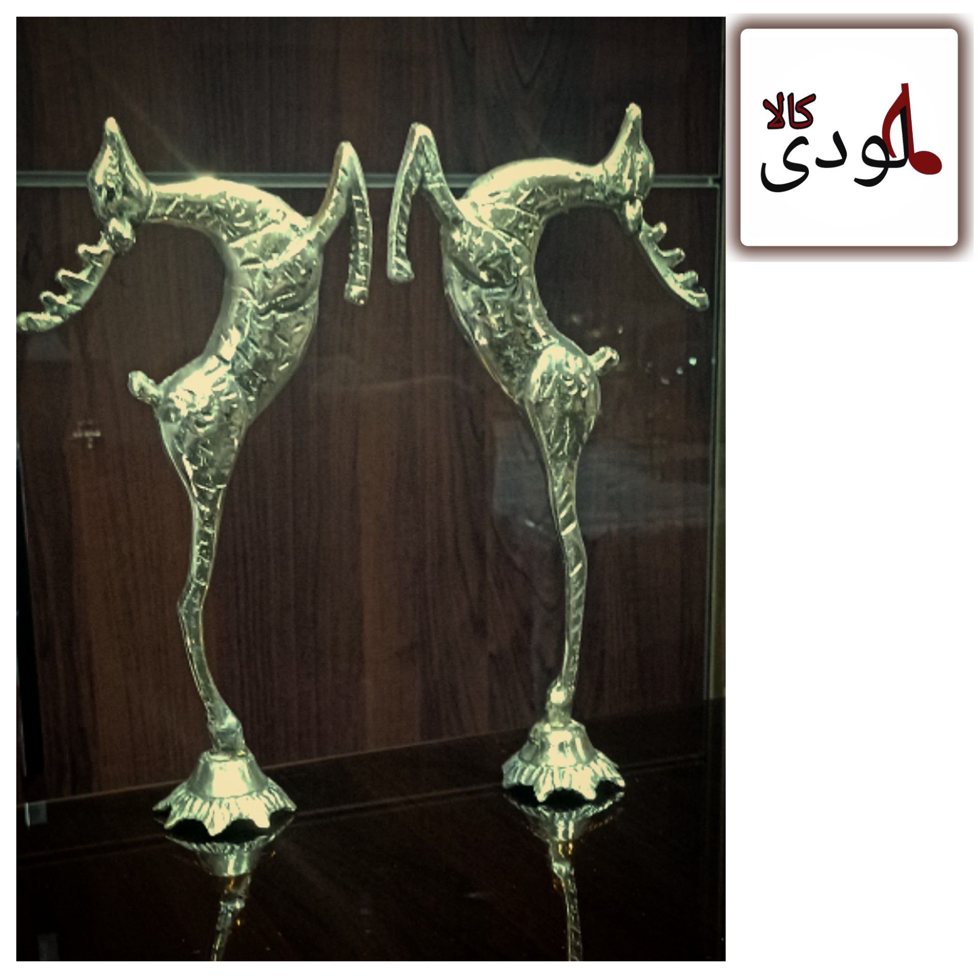 تندیس برنزی آهوی ایستاده دوتایی