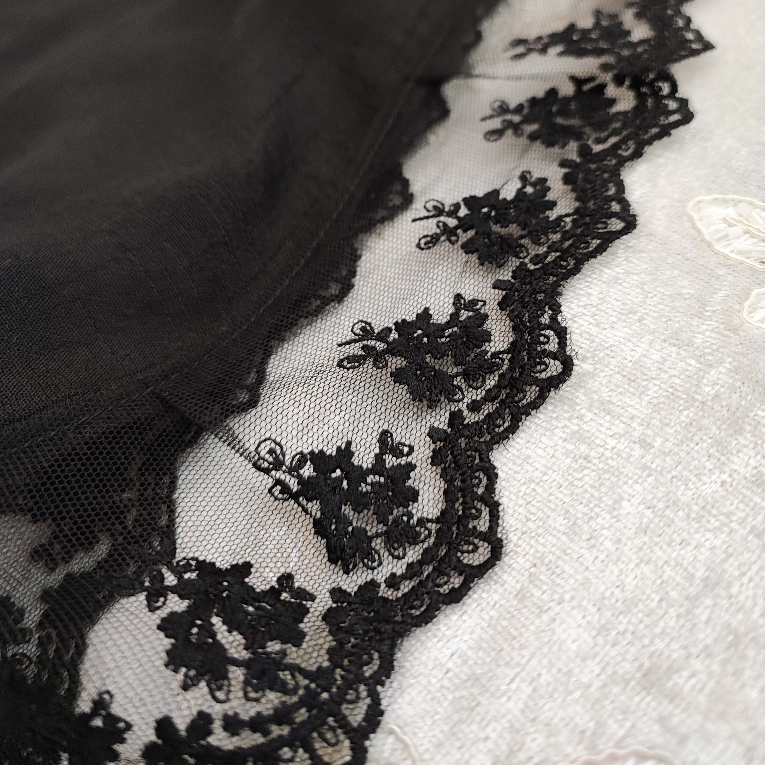 روسری مزونی مخصوص محرم دانتل دوزی شده جنس وال خنک