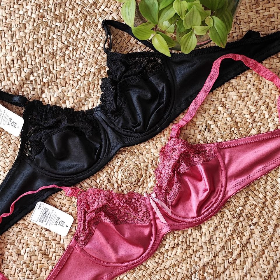 سوتین دولایه فنردار ترکیب ساتن و گیپور  داخل کار نخی 