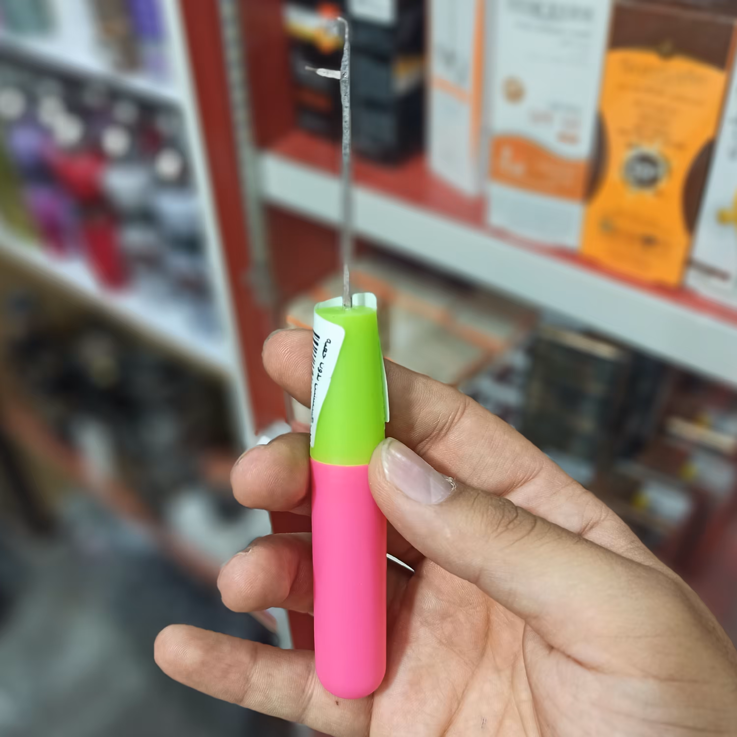 قلاب آفرومخصوص بافت  دسته رنگی .جنس دسته پلاستیک خود قلاب فلزی