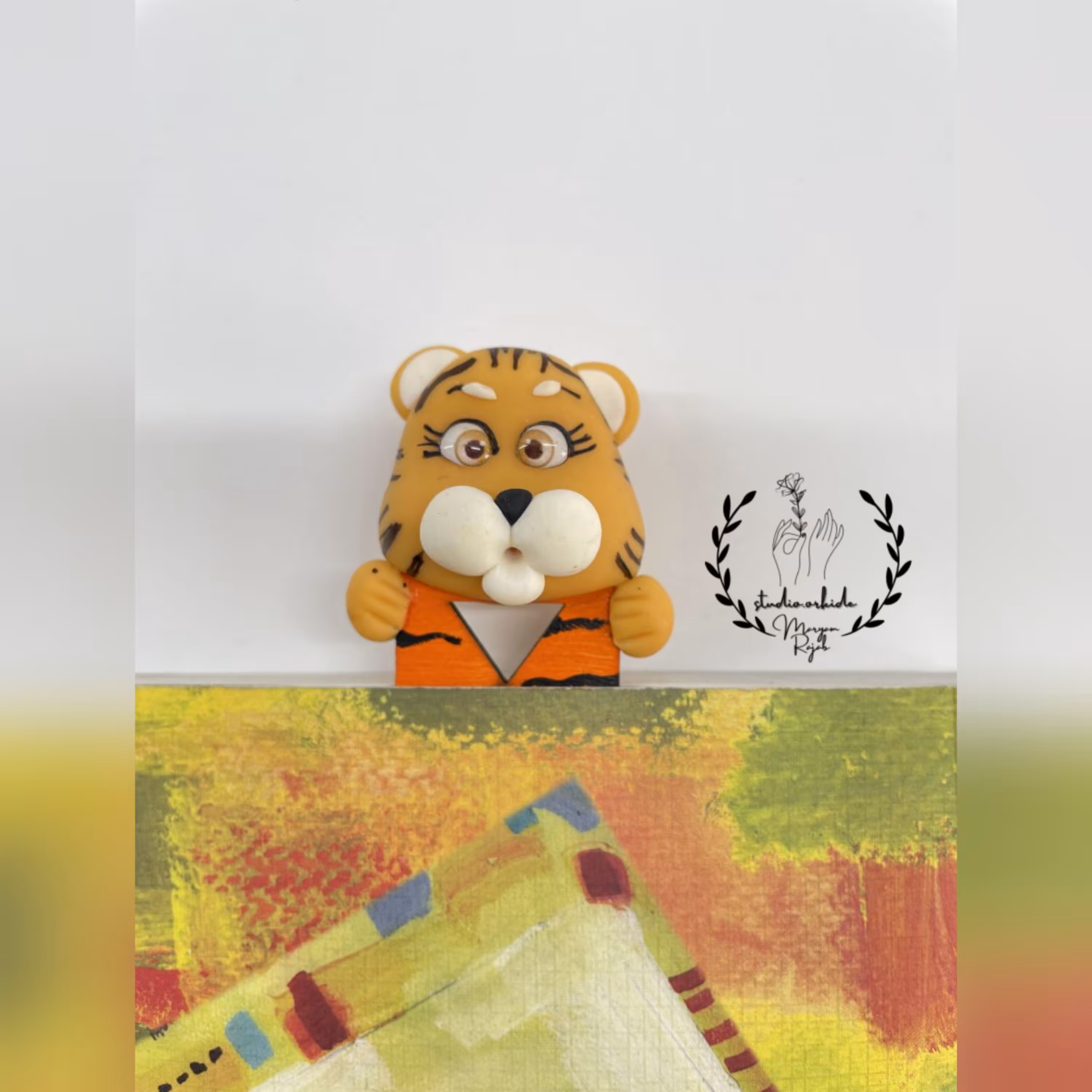 نشانگر کتاب ببر خمیری با پایه چوبی