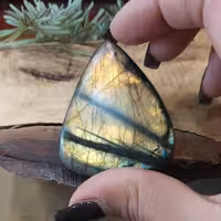 نگین لابرادورایت برزیلی تراش تایلند تلالو 7رنگ جواهری با هدیه ویژه ماه تولد 