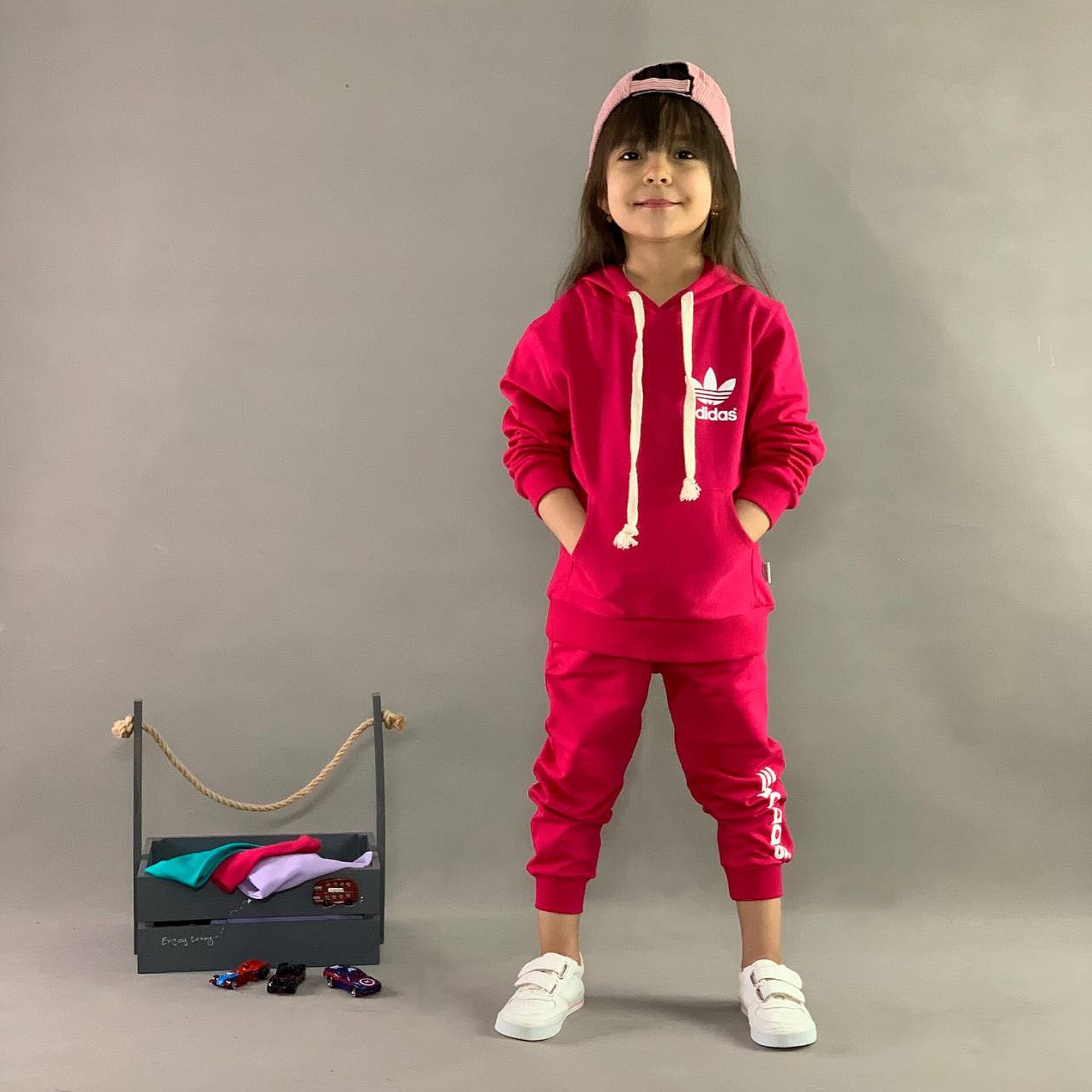 هودی شلوار آدیداس کیفیت عالی نخ پنبه دورس دختر و پسر عیدانه جذاب بدون رنگ دهی پرز دهی فوق‌العاده مناسب ایام عید با تنخور