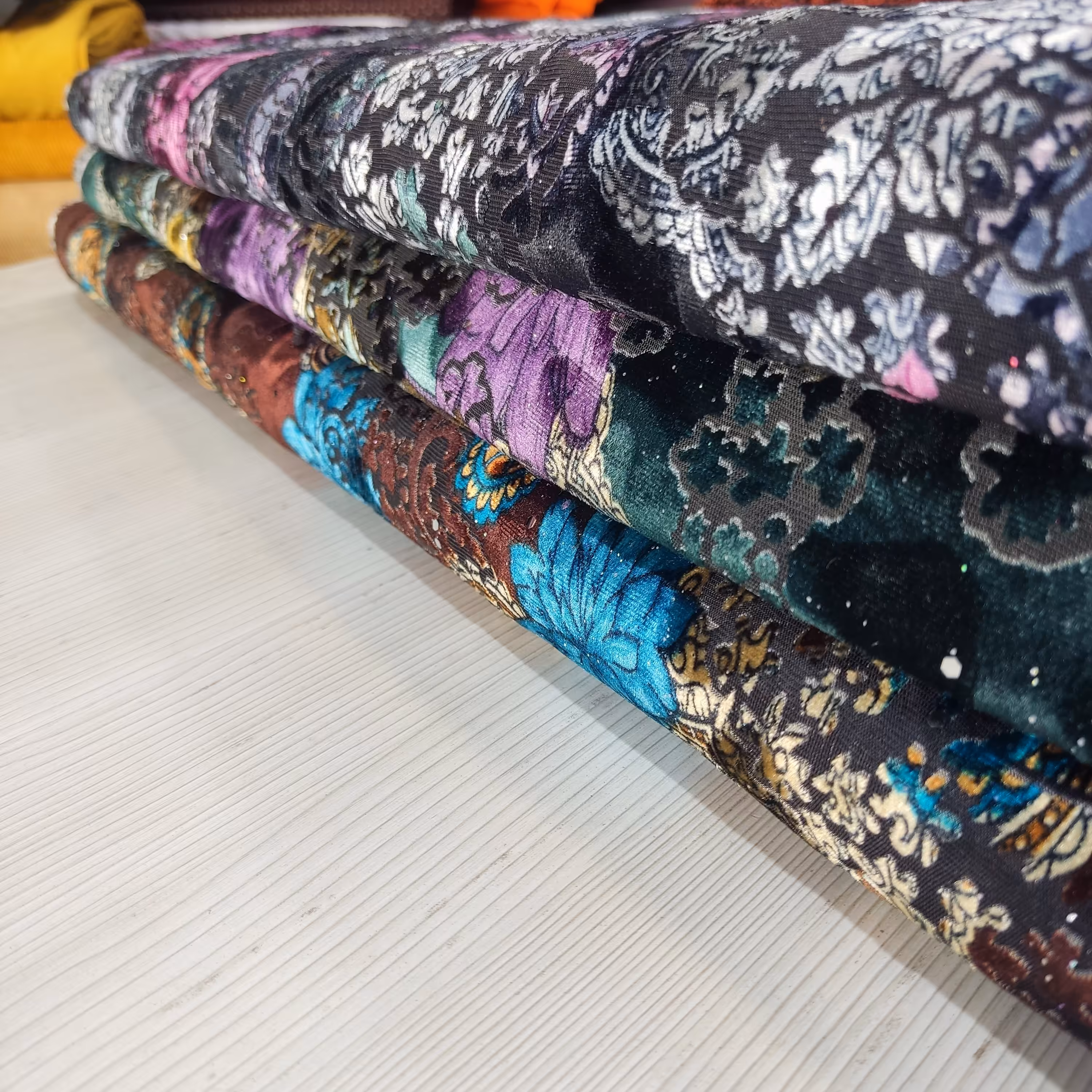 پارچه حریر مخمل کره،مناسب برای بلوز،تونیک و...عرض 150.نرم لطیف