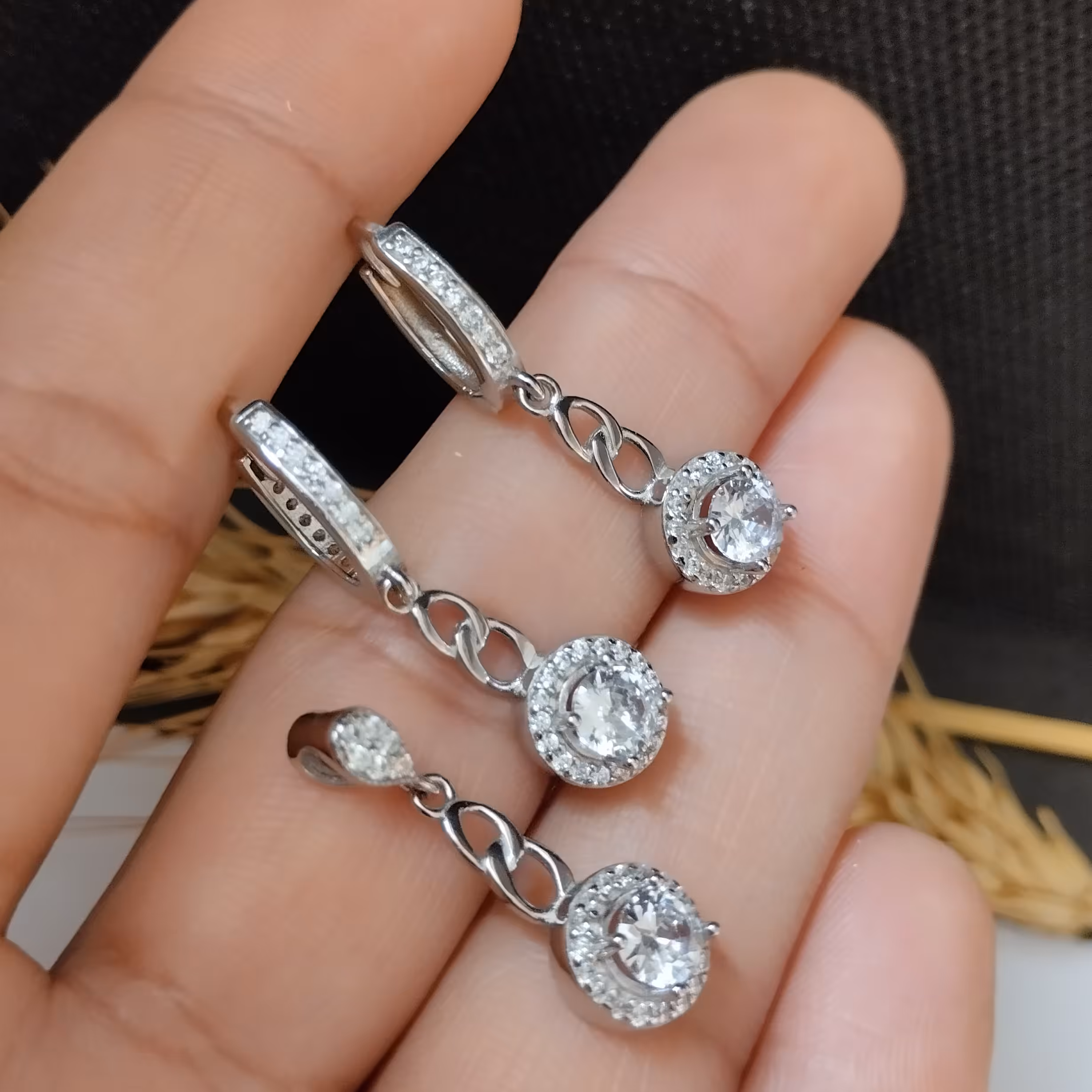 نیم ست نقره زنانه عیار 925 بدون زنجیر و با روکش طلا و طرح جواهری