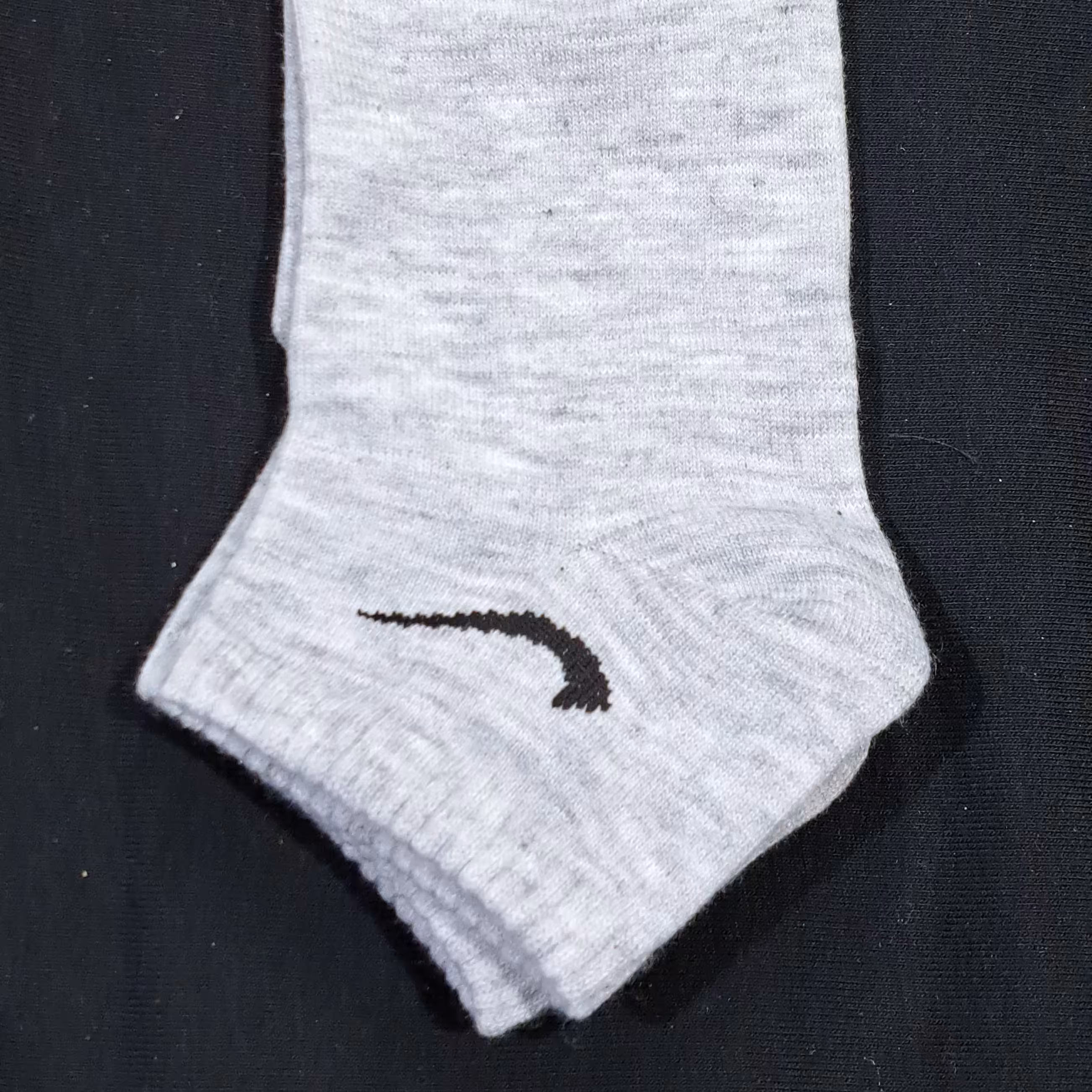 جوراب نخی با طرح نایک با کیفیت روی قوزک و بالای قوزک پا