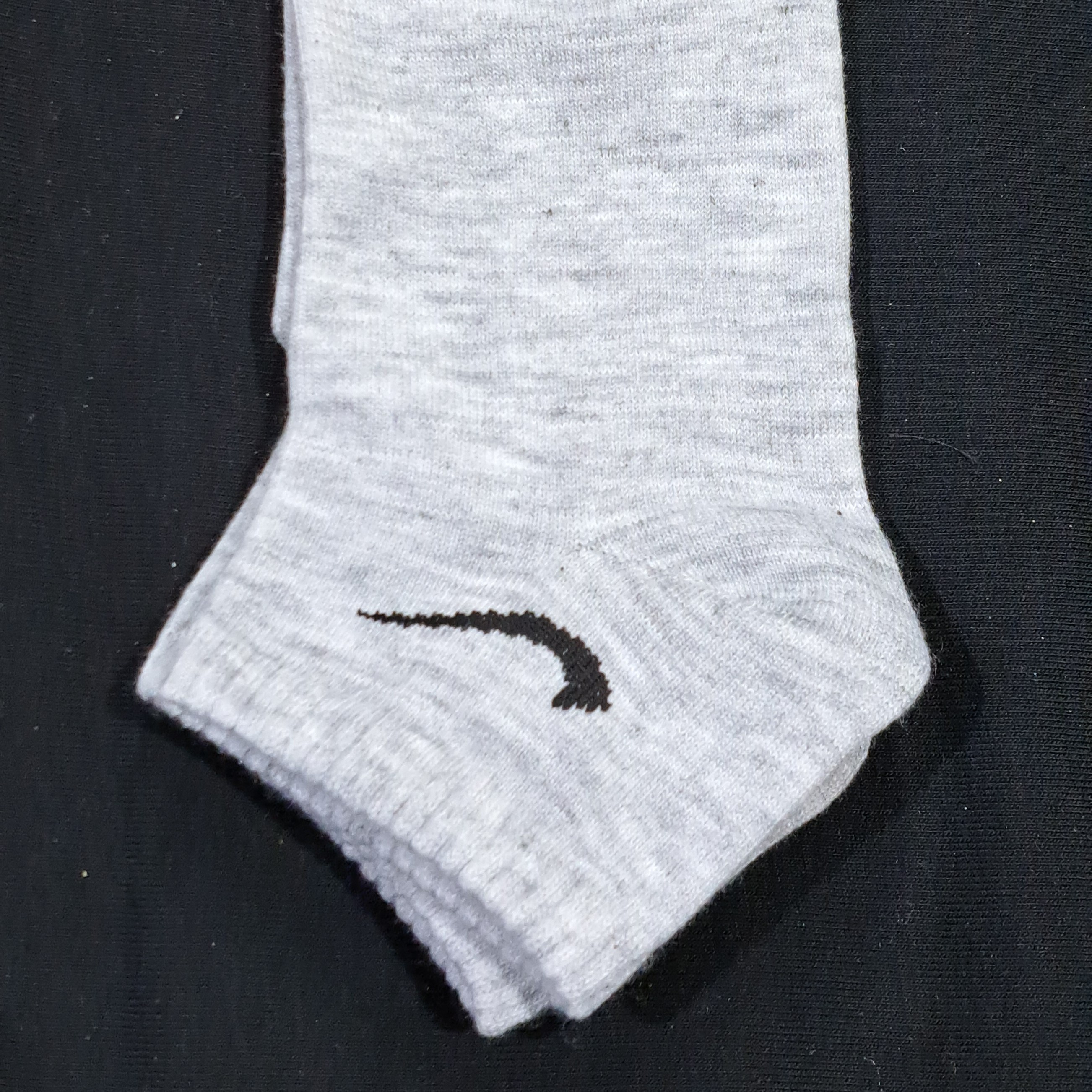 جوراب نخی با طرح نایک با کیفیت روی قوزک و بالای قوزک پا