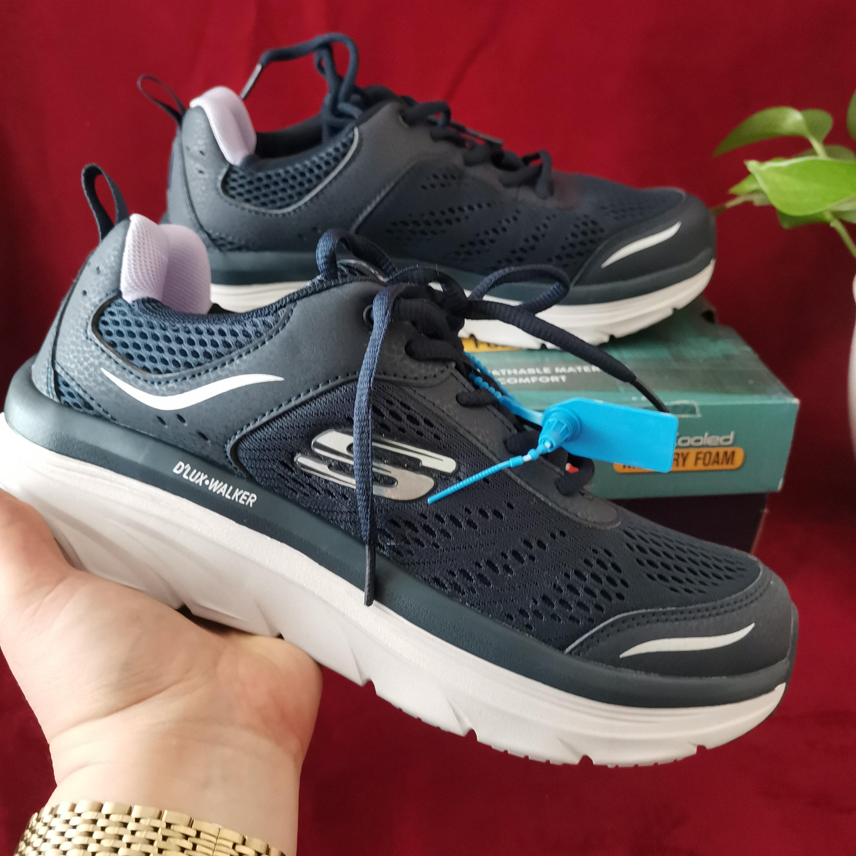 کتونی اسکیچرز وارداتی سرمه ای  سایز 40 