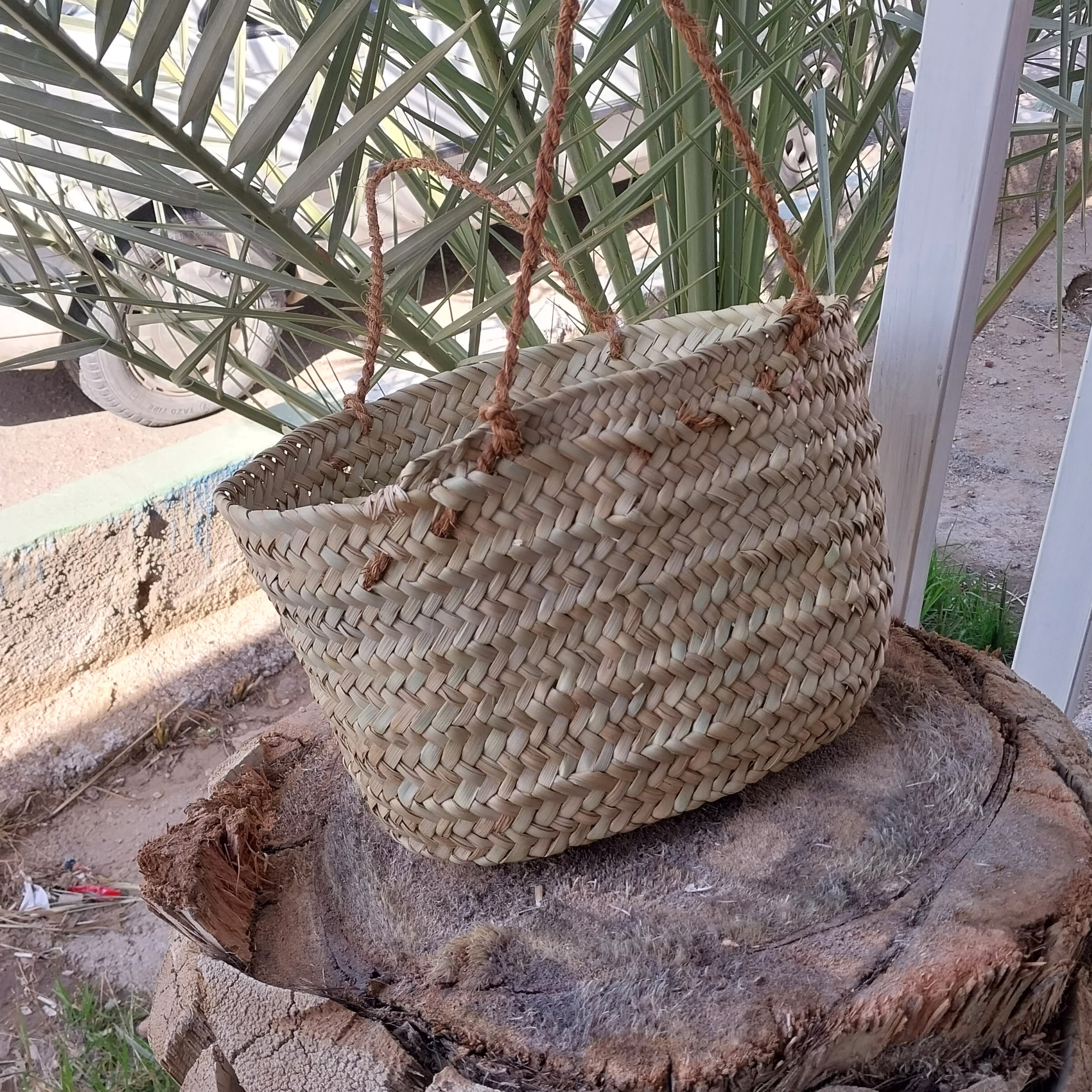 سبد حصیری دستباف