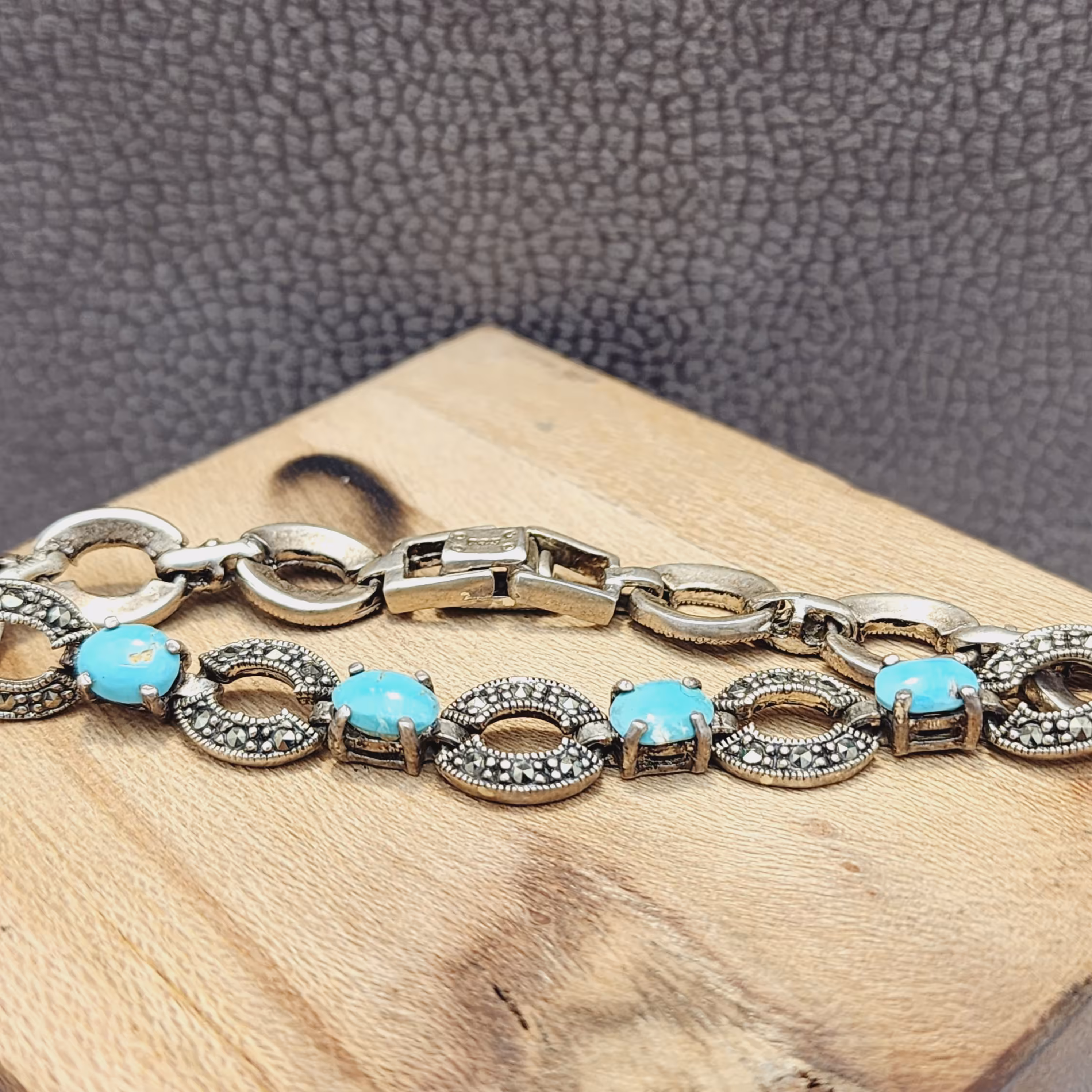 دستبند نقره زیبا زنانه با نگین های فیروزه اصل و معدنی زیبا 