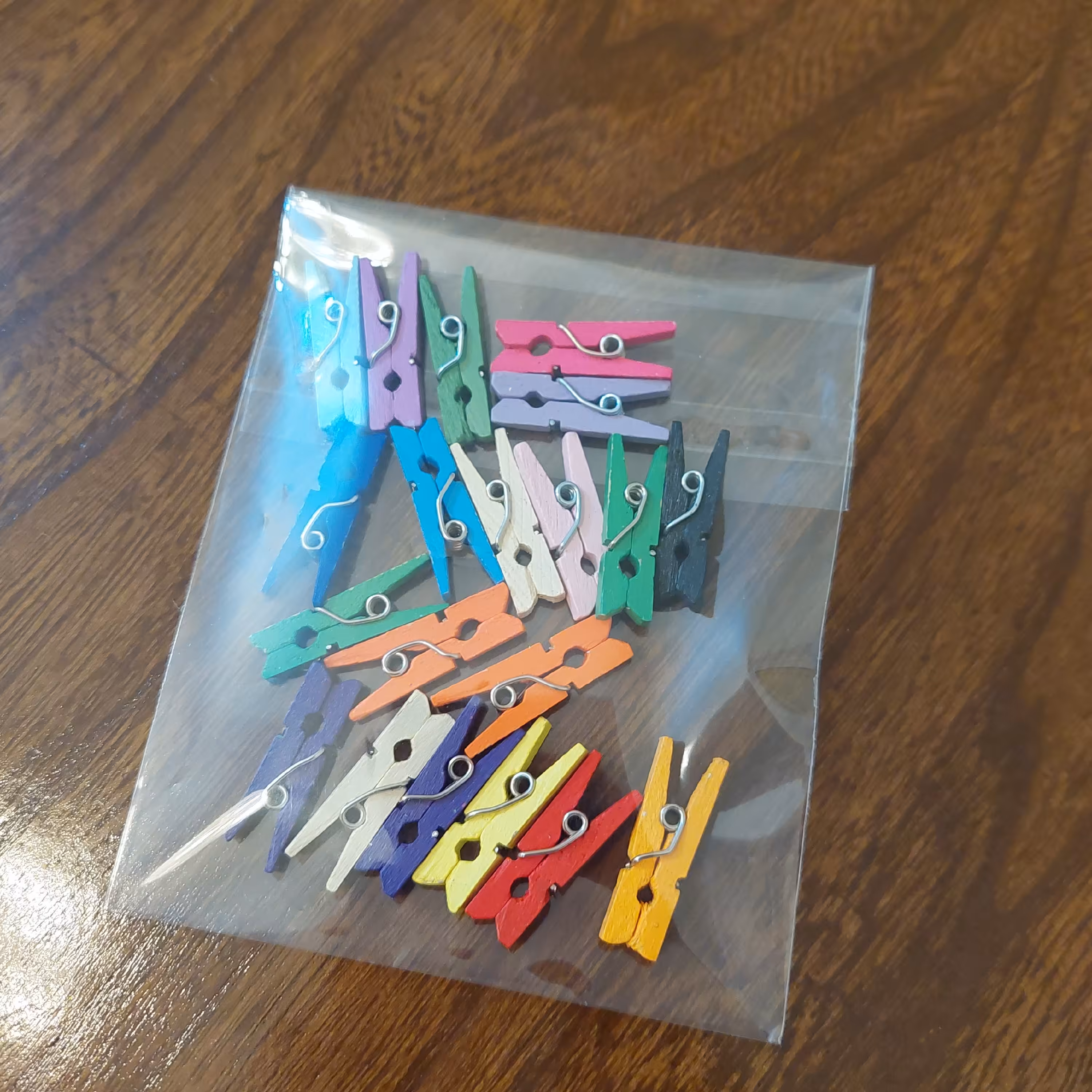 گیره چوبی و دکوری بسته 20 عددی با ارتفاع 2.5 سانتی متر(در رنگ های مختلف)