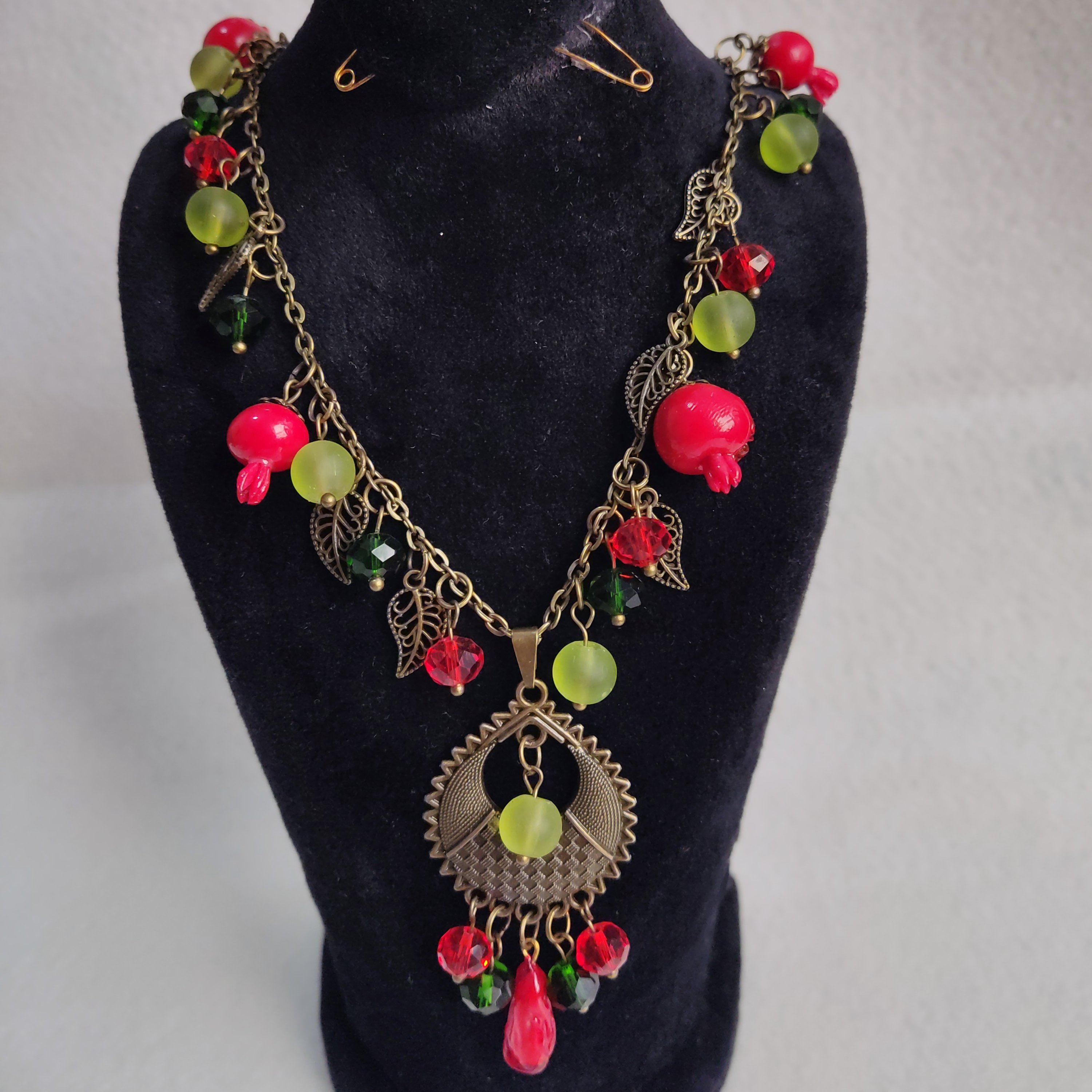 گردنبند تک سنتی یلدایی 