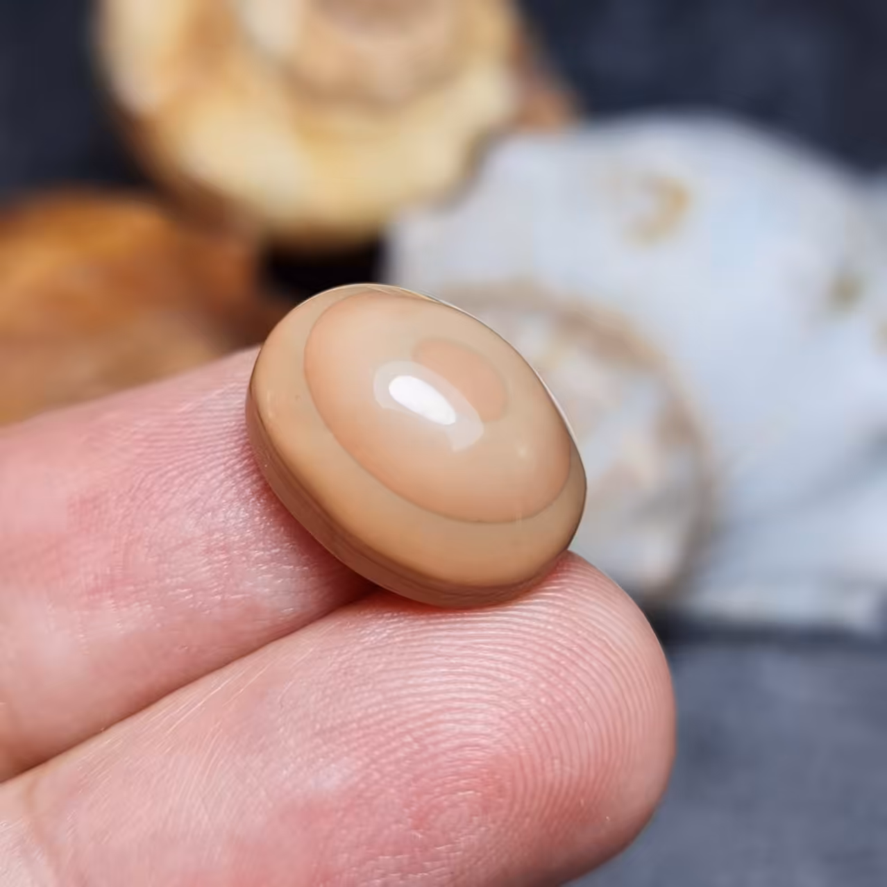  نگین فوق العاده زیبای سنگ عقیق سه پوست بسیار خاص اصل یمن
کد 27981