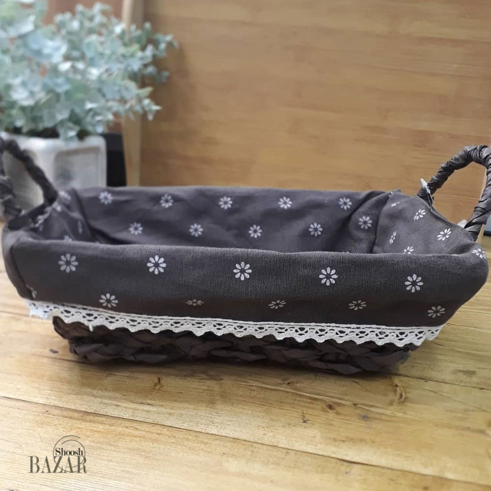 سبد حصیری داخل پارچه ای طرح گل دار