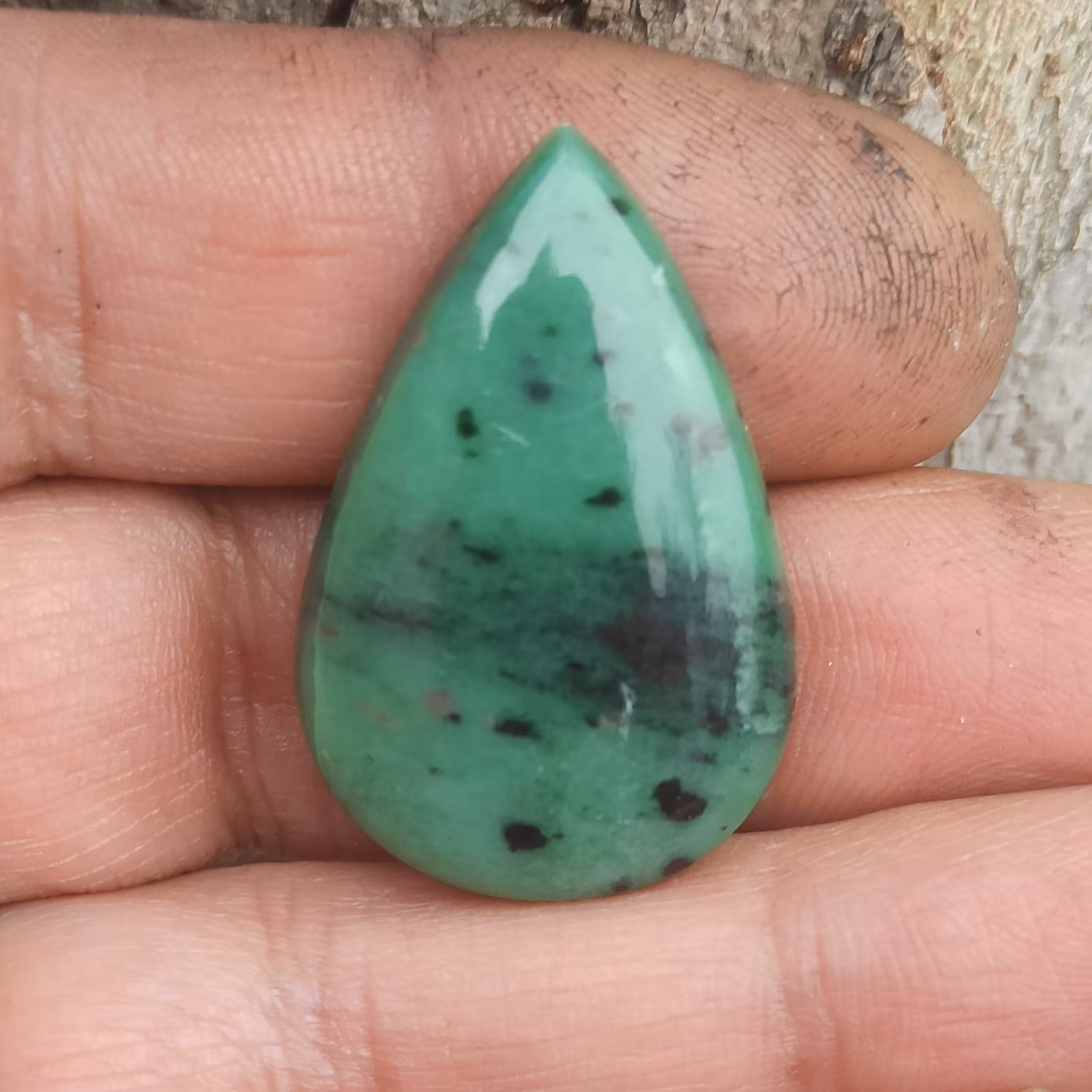 سنگ روبی زئوسیت کد(1) سنگ طبیعی تراش دست سنگ خاص و کم نظیر 