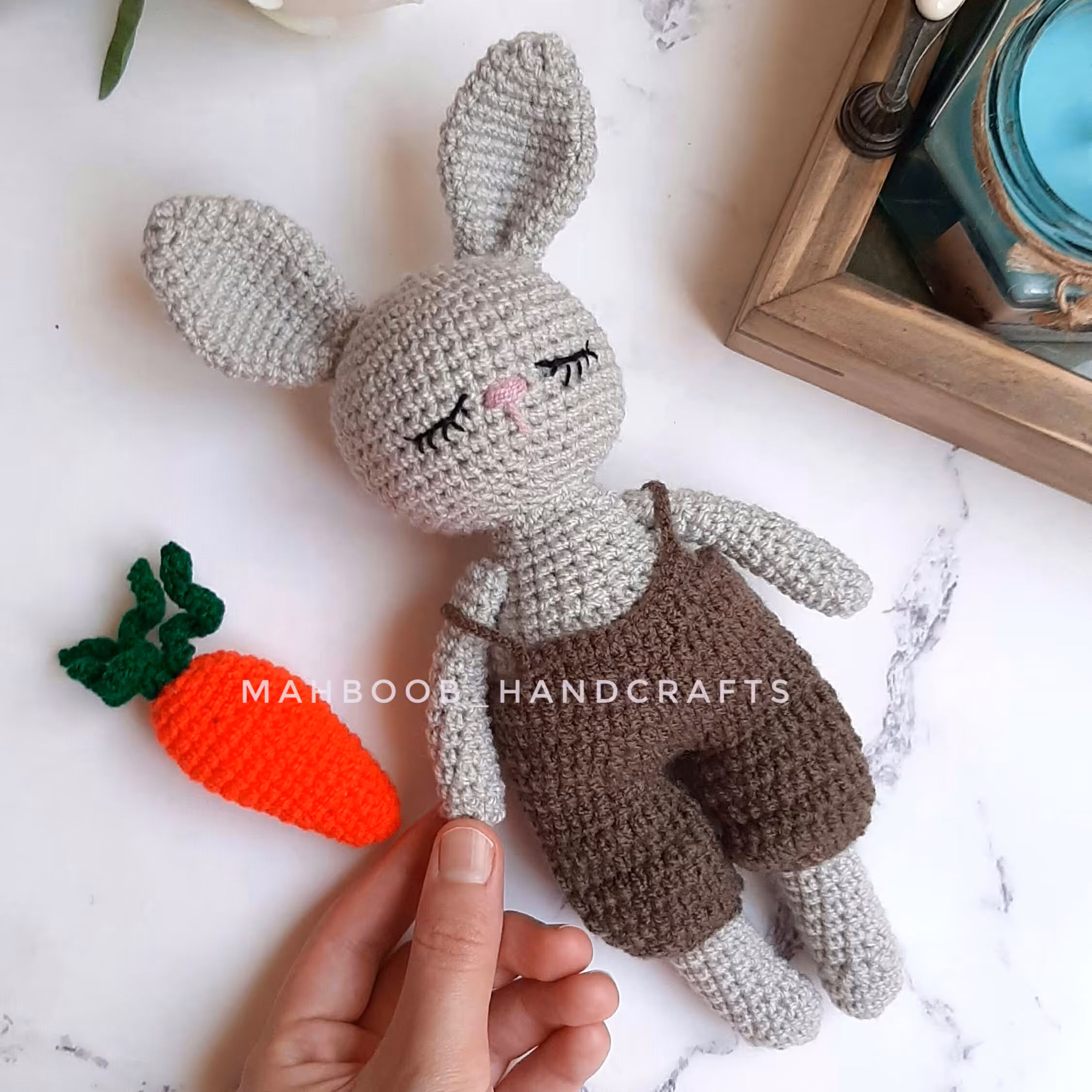 عروسک بافتنی خرگوش با هویج