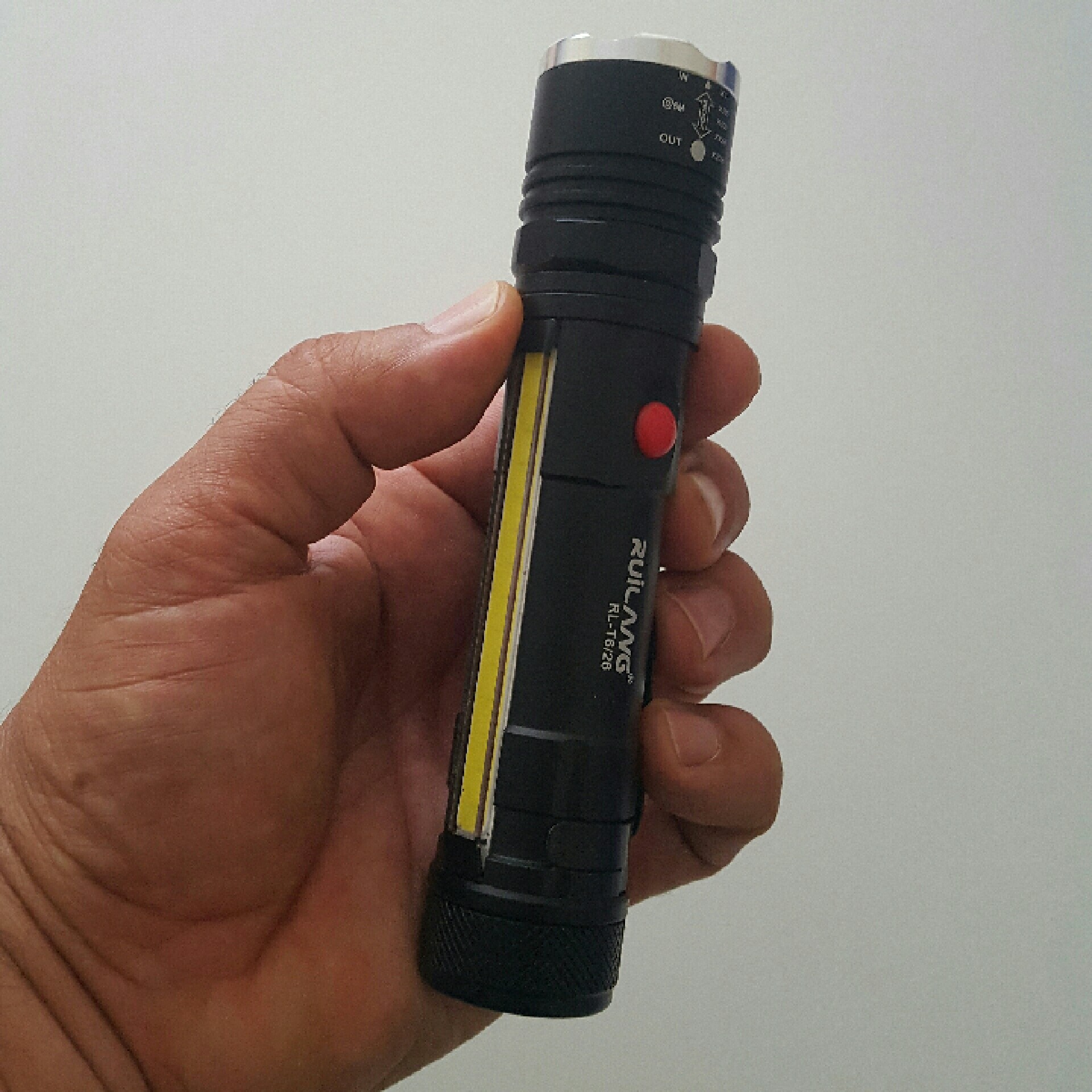 چراغ قوه پلیسی بدنه فلزی شارژی و باتری خور مدل t6-26