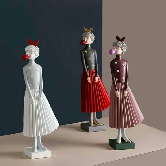 مجسمه دکوری دختر آدامسی