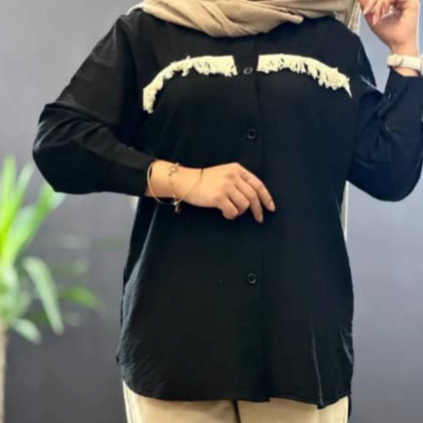 شومیز مجلسی مشکی با دیراین ریش کرم