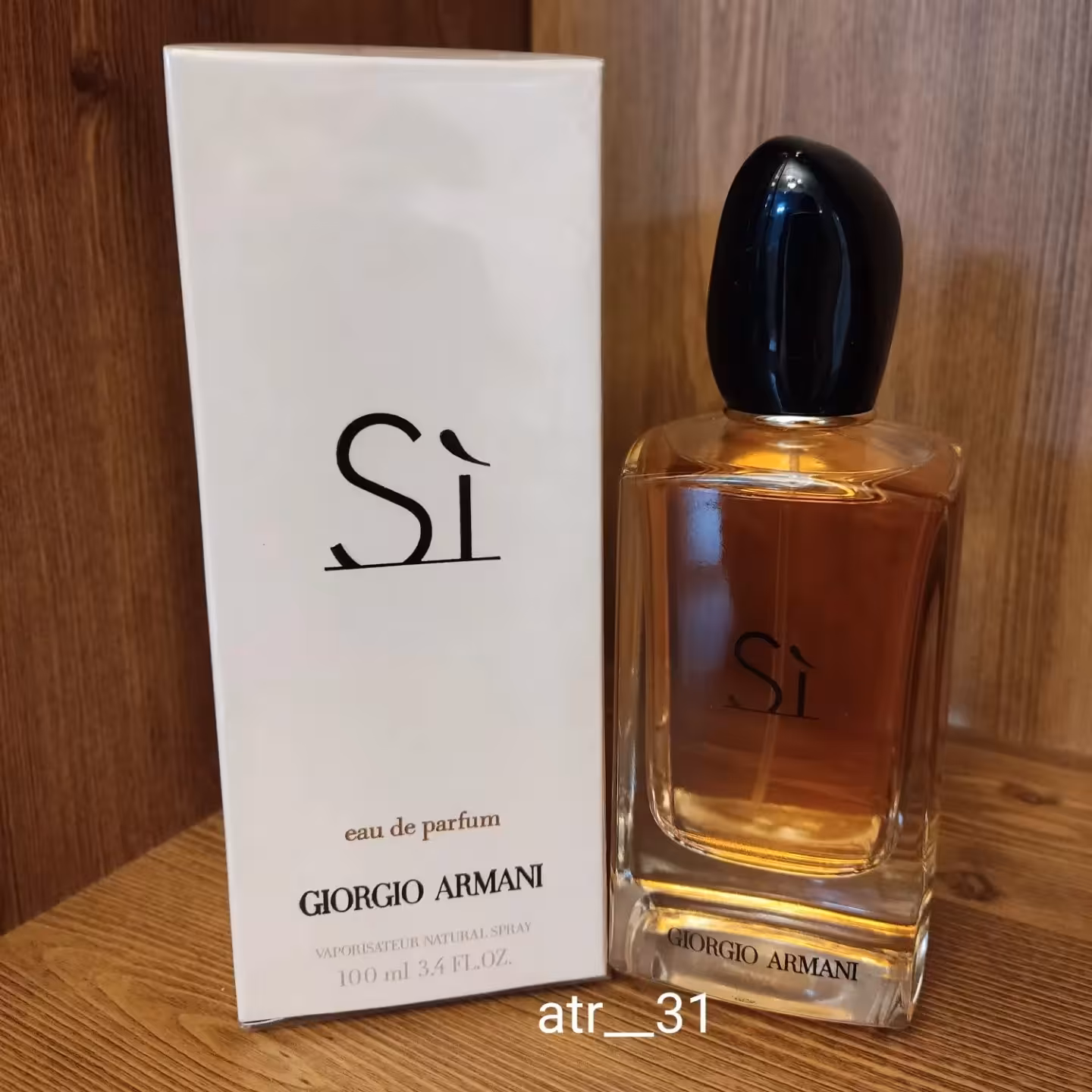 باکس_   ادکلن جورجیو آرمانی سی     (محصول اورجینال نمیباشد) اماراتی کیفیت خیلی خوب)Giorgio Armani Si

