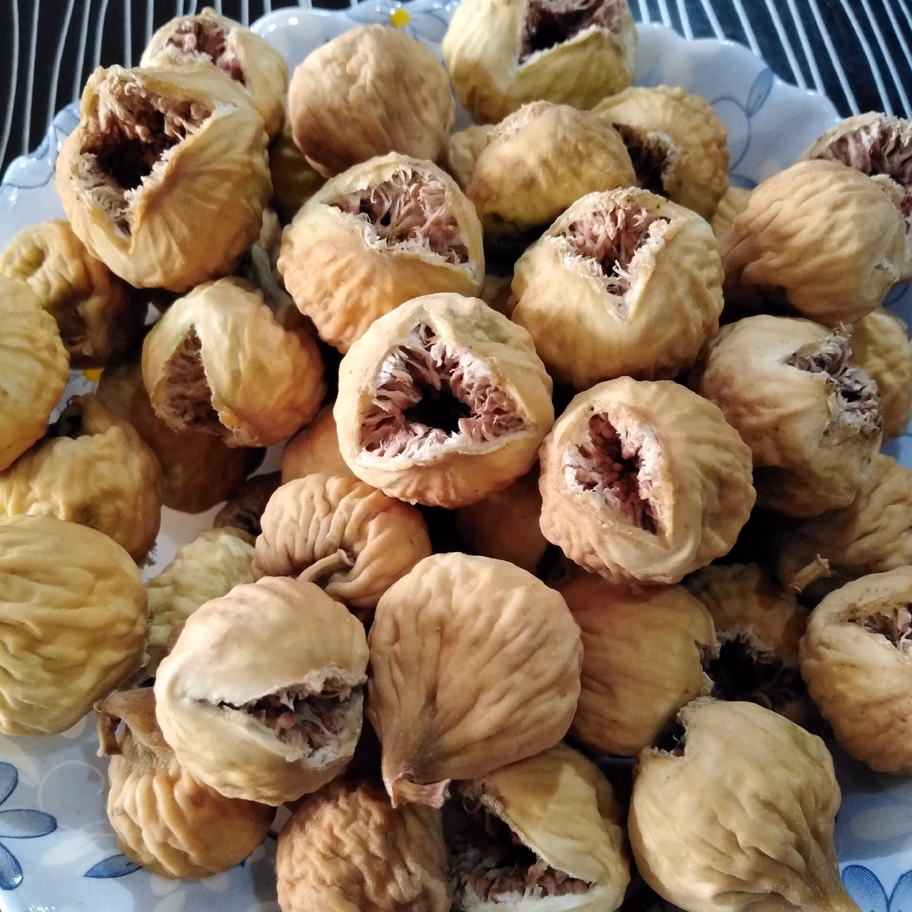 انجیر درجه یک پرک استهبان سایز بزرگ  500 گرم (محصول امسال) 