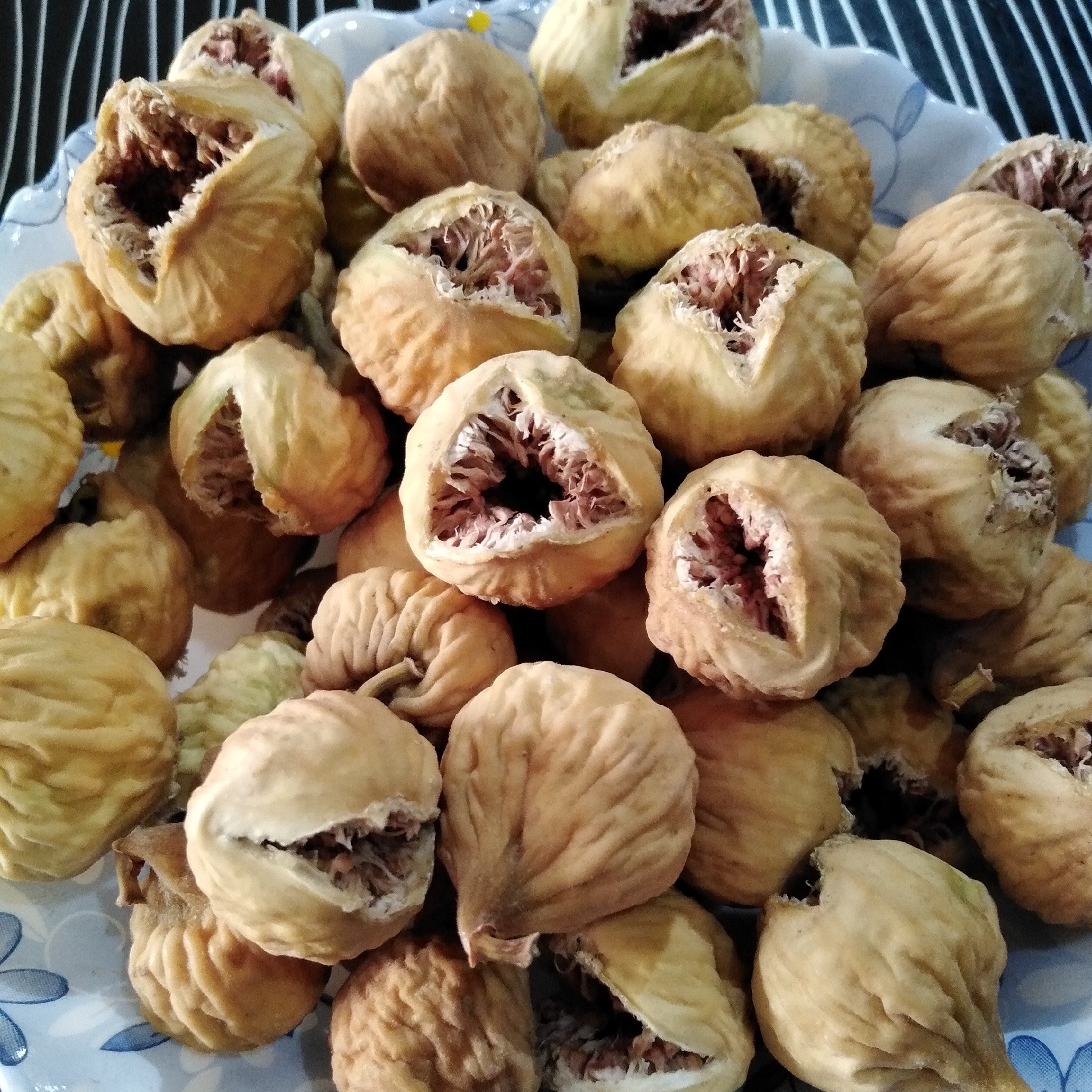 انجیر درجه یک پرک استهبان سایز بزرگ  500 گرم (محصول امسال) 