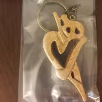 جاسوئیچی (گردنبند)چوبی اسم زهرا هدیه ای زیبا و ماندگار (اسم مورد نظر شما قابل سفارش است)