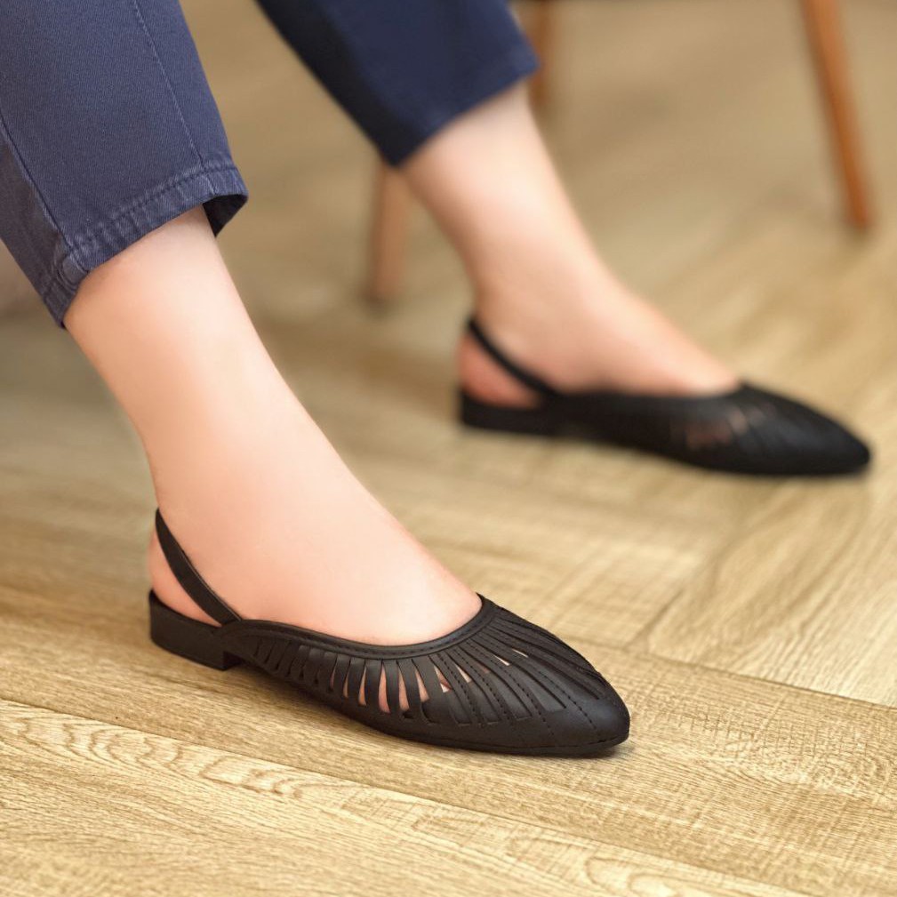 صندل      جنس چرم حوله ای(پشت چرم)

در فروش 