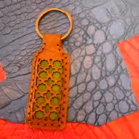 سرکلیدی چرم گاو طرح مشبک رنگ قهوه ای 