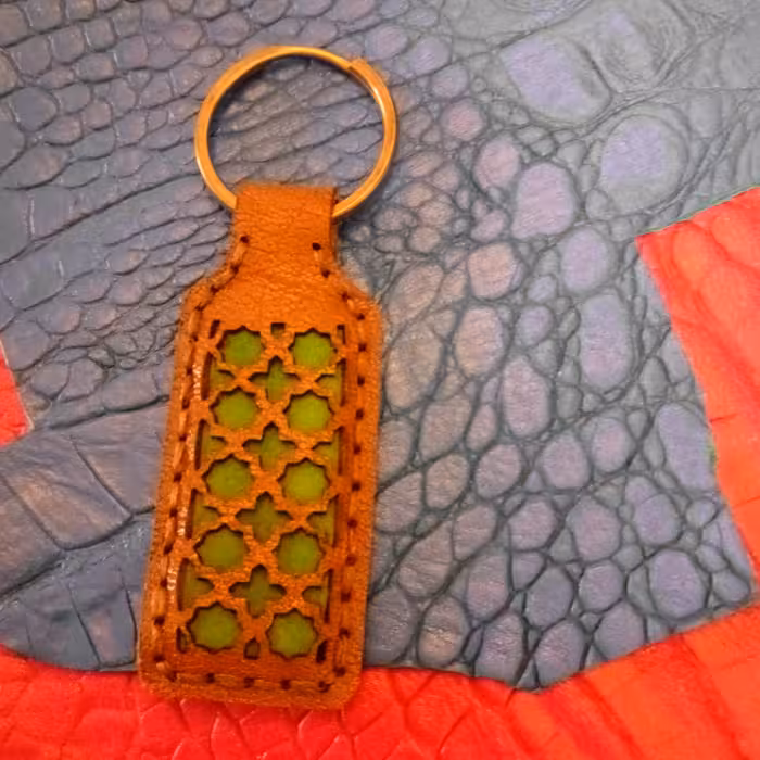 سرکلیدی چرم گاو طرح مشبک رنگ قهوه ای 