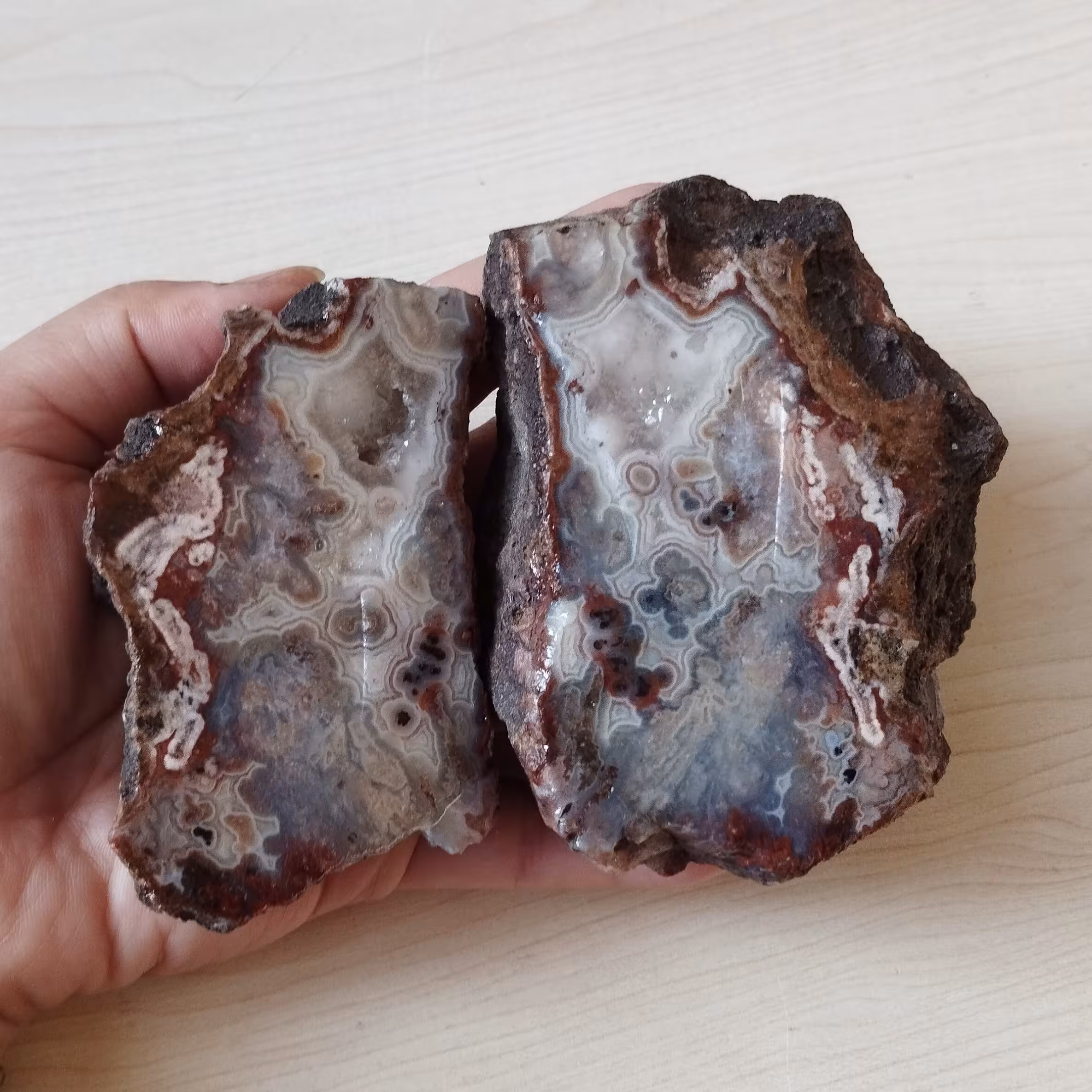 سنگ عقیق اصل قرینه بسیار زیبا با رنگ طبیعی و اصل  