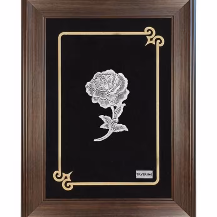 تابلو نقره گل رز با شاخه برگ