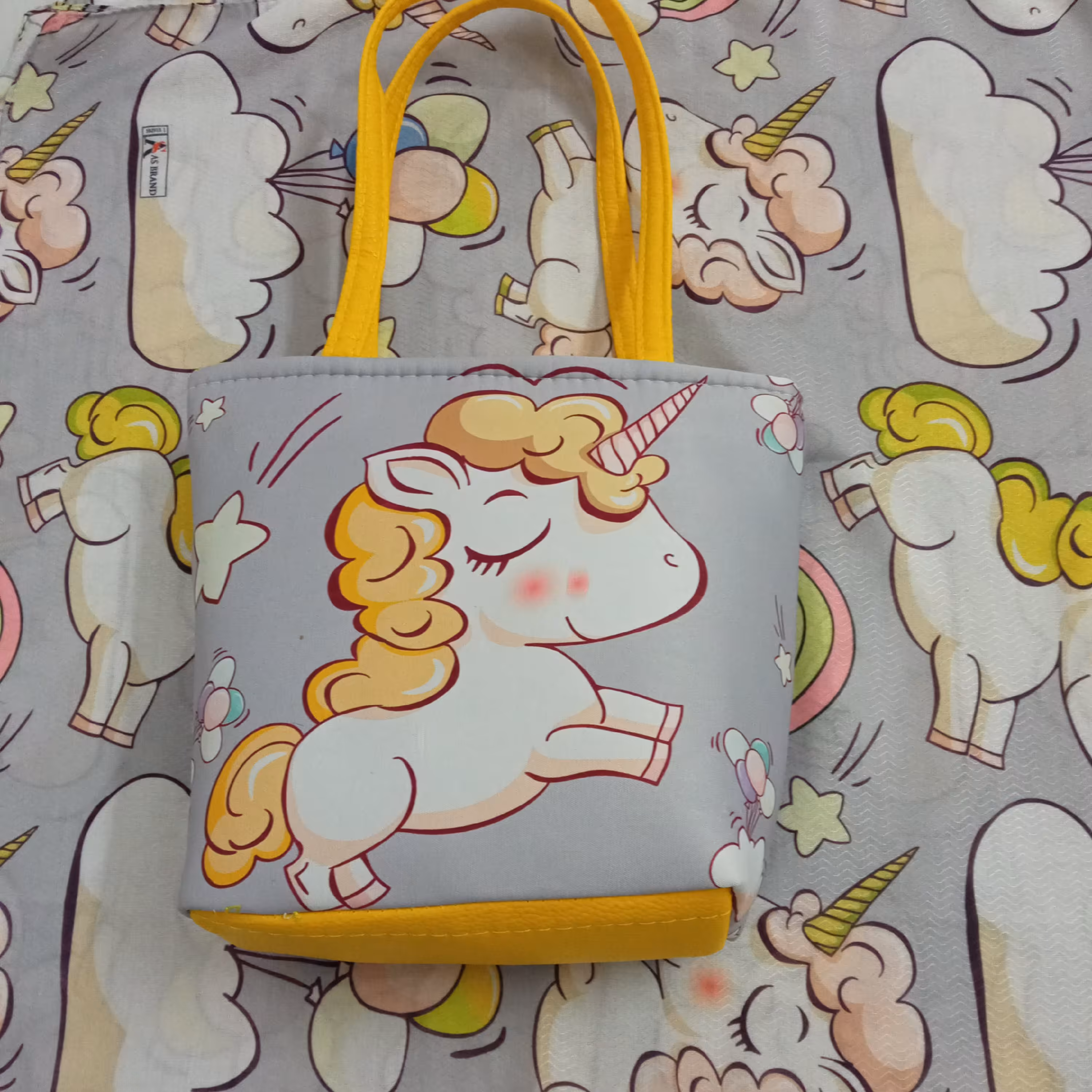 ست کیف و روسری طرح اسب تک شاخ زرد (قواره 100)