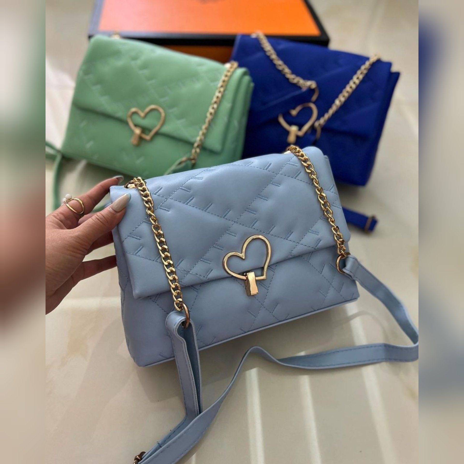 کیف زنانه دخترانه کیف قلبی زنانه دخترانه کیف دستی کیف دوشی زنانه دخترانه کیف صندوقی کیف پاسپورتی کیف طرح قلب کیف قلبی