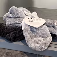 پک دوتایی جوراب حوله ای بسیار لطیف و گرم و نرم با کیفیت عالی بسیار زیبا در پا 