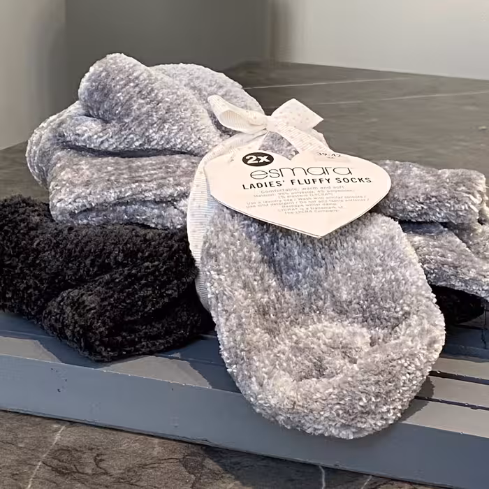 پک دوتایی جوراب حوله ای بسیار لطیف و گرم و نرم با کیفیت عالی بسیار زیبا در پا 