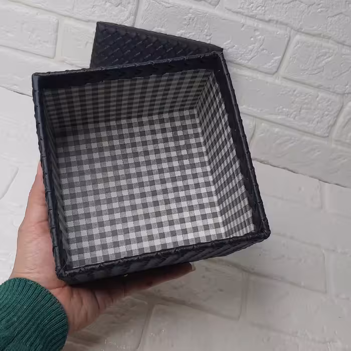 باکس گیفت خالی مربع چرمی مشکی کادوی هزینه ارسال در محل با مشتری میباشد