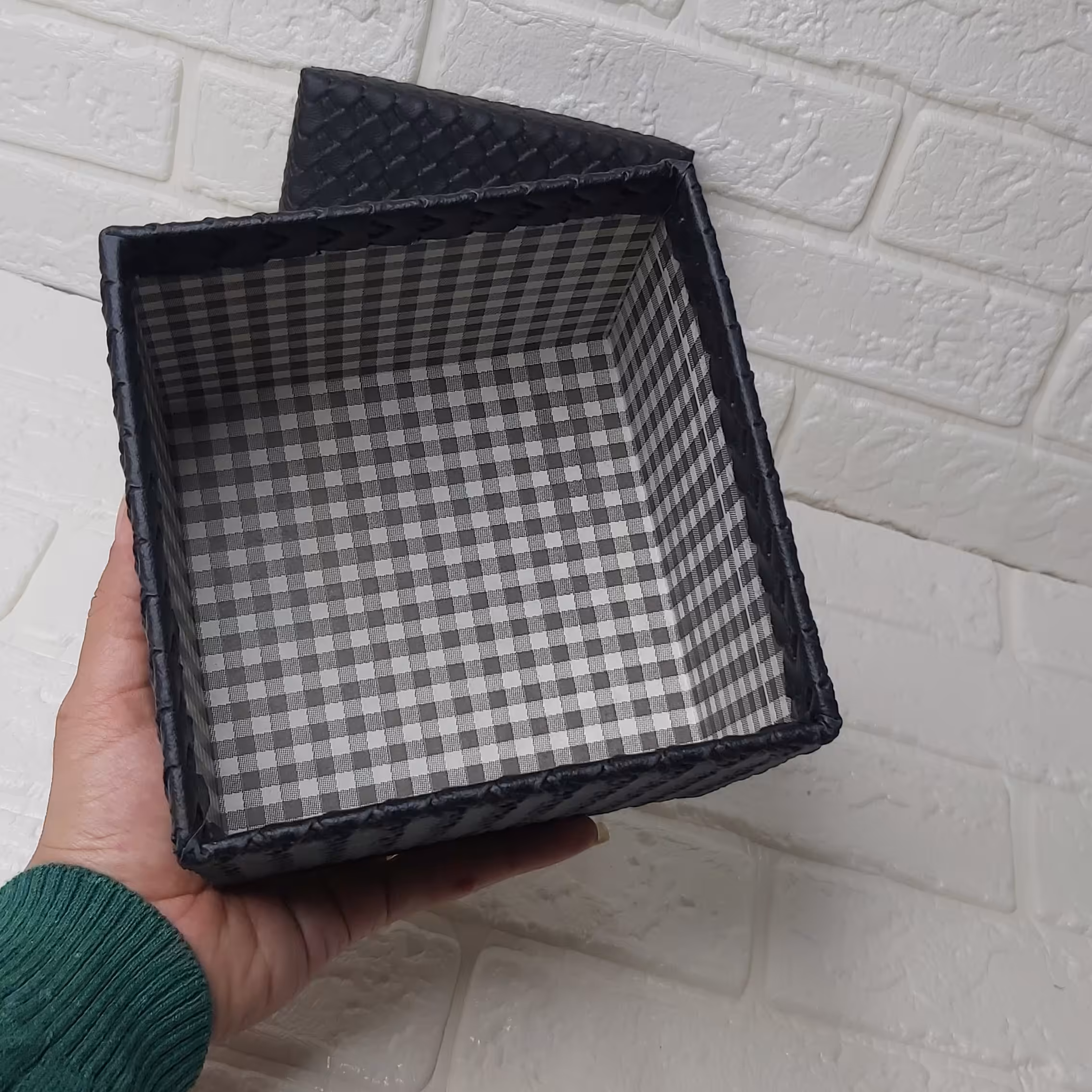 باکس گیفت خالی مربع چرمی مشکی کادوی هزینه ارسال در محل با مشتری میباشد