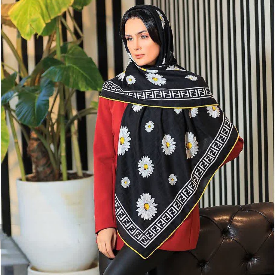 روسری گل بابونه دور دست دوز
سوپر نخ مناسب چهار فصل  قواره 125