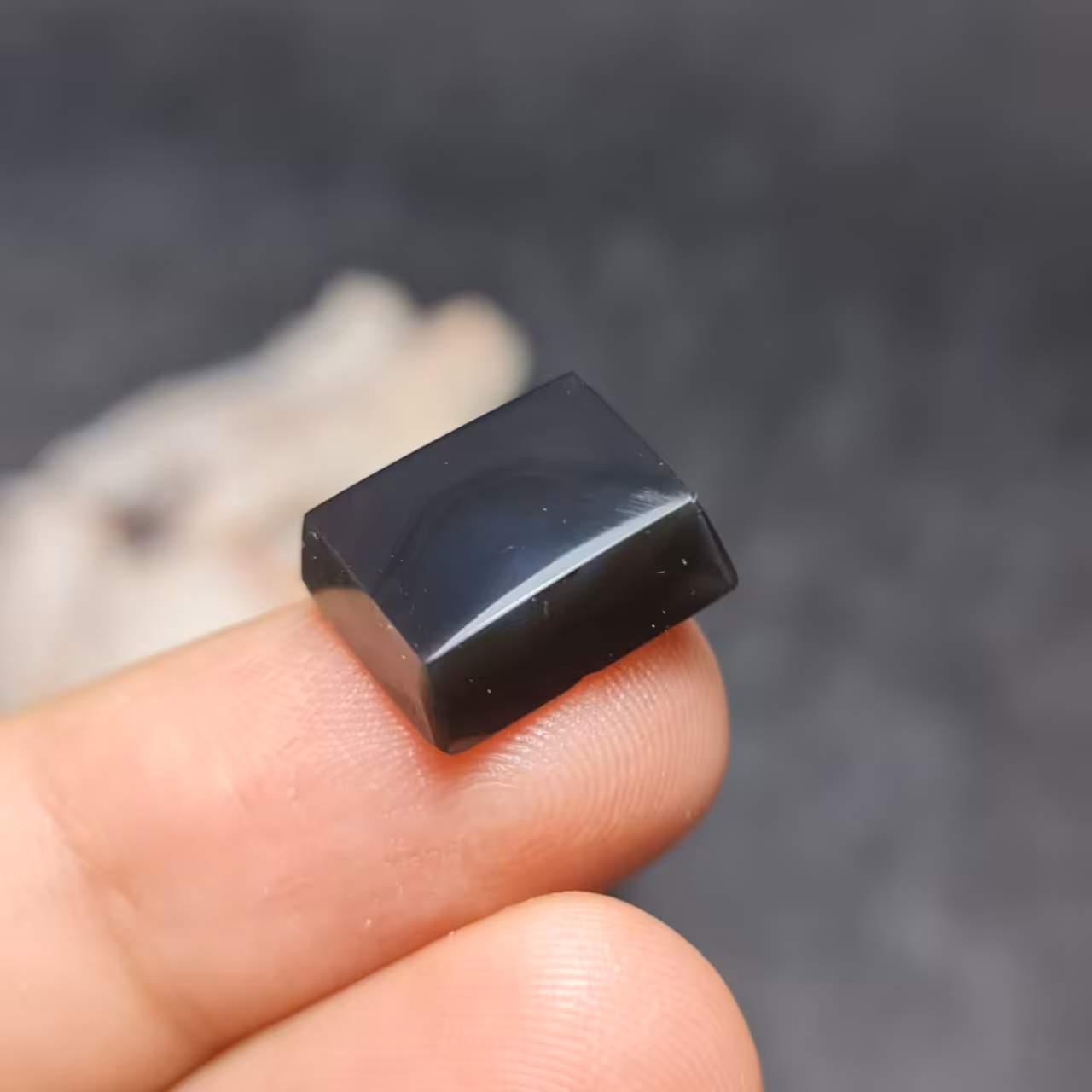  نگین زیبای سنگ صد درصد طبیعی عقیق جزع معدنی خراسانی 
کد  28607
