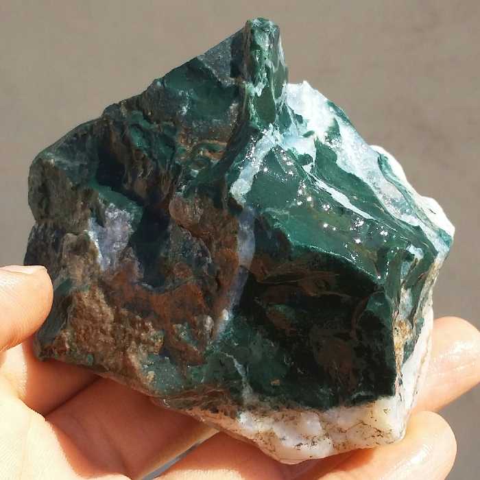 سنگ راف جاسپر  سبز  همرشدی با عقیق  100 در 100 طبیعی خاص بی نظیر
تصویر از چند طرف نمونه سایز درشت
کد 11019