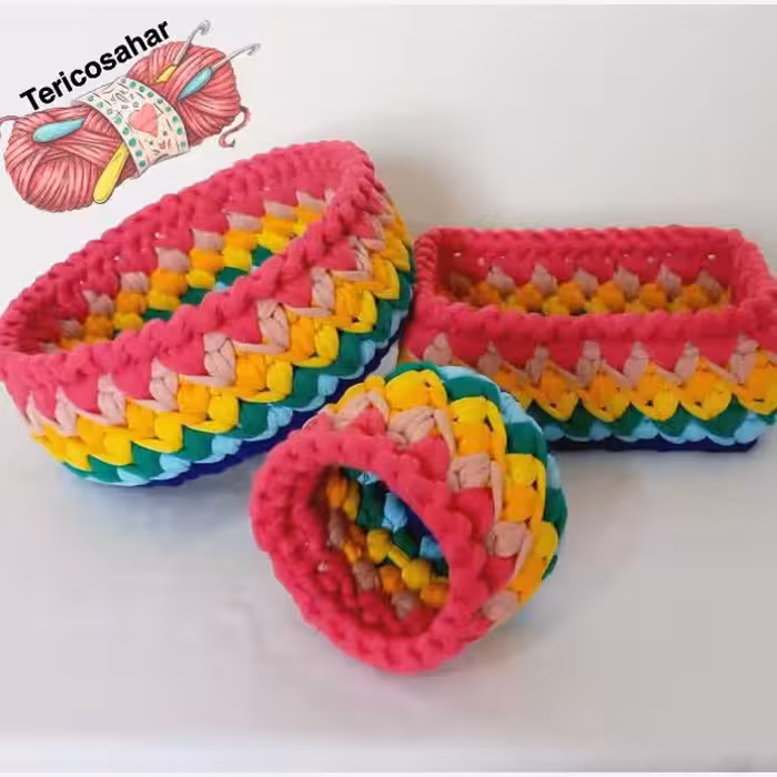 ست سه تیکه سیسمونی تریکویی و نظم دهنده اتاق کودک طرح رنگین کمانی مدل کجراه